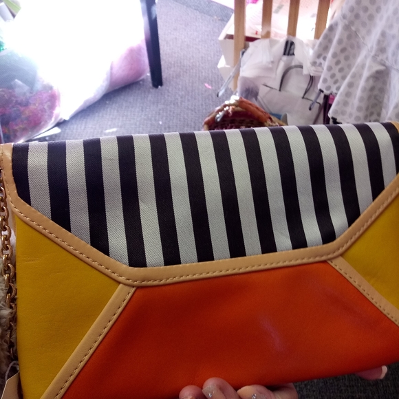 🌈RARE🌈 Henri Bendel Shoulder/Clutch! Brown,Orange, Striped clutch, Gorgeous!